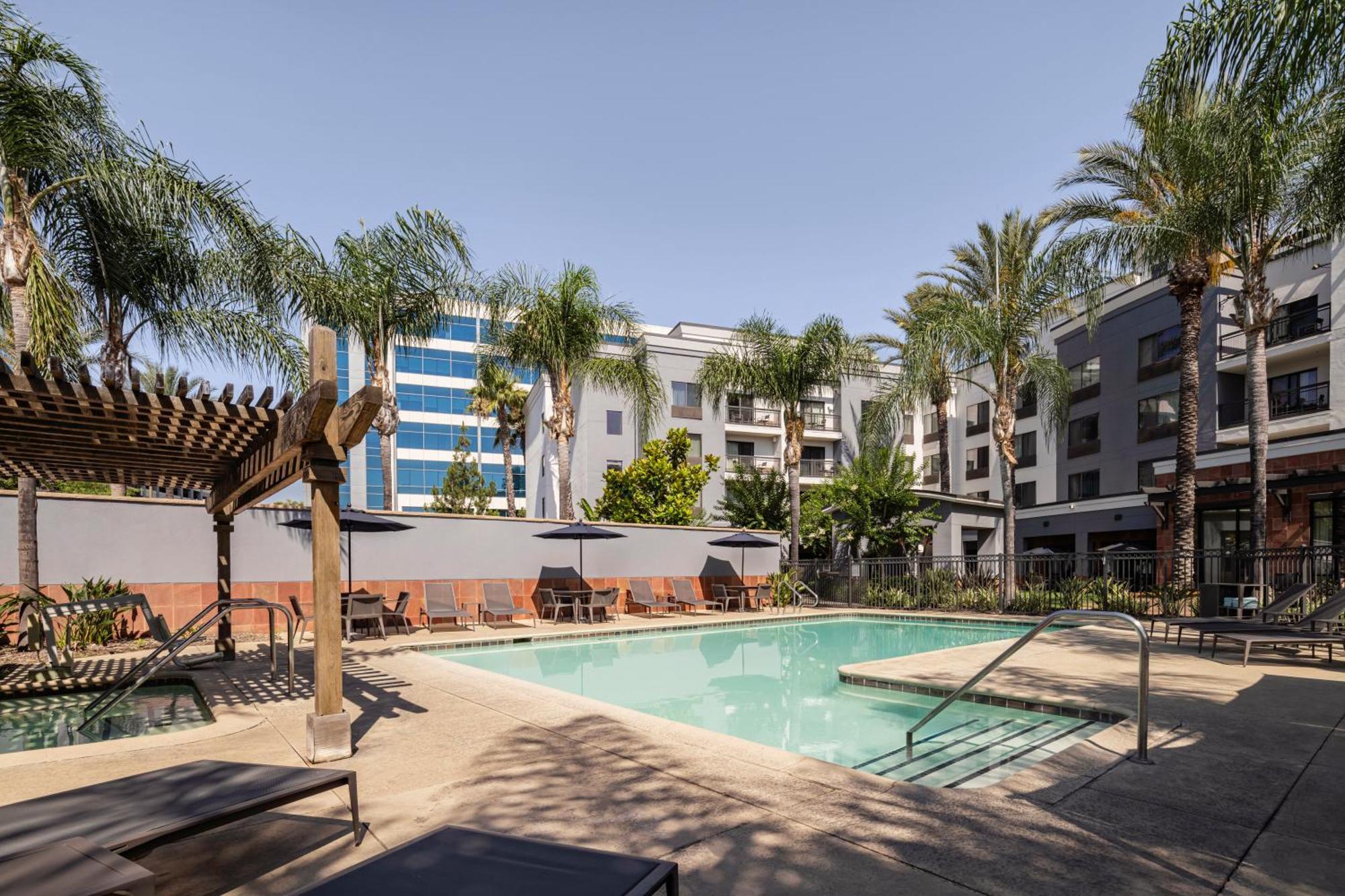 Courtyard Los Angeles Burbank Airport Buitenkant foto