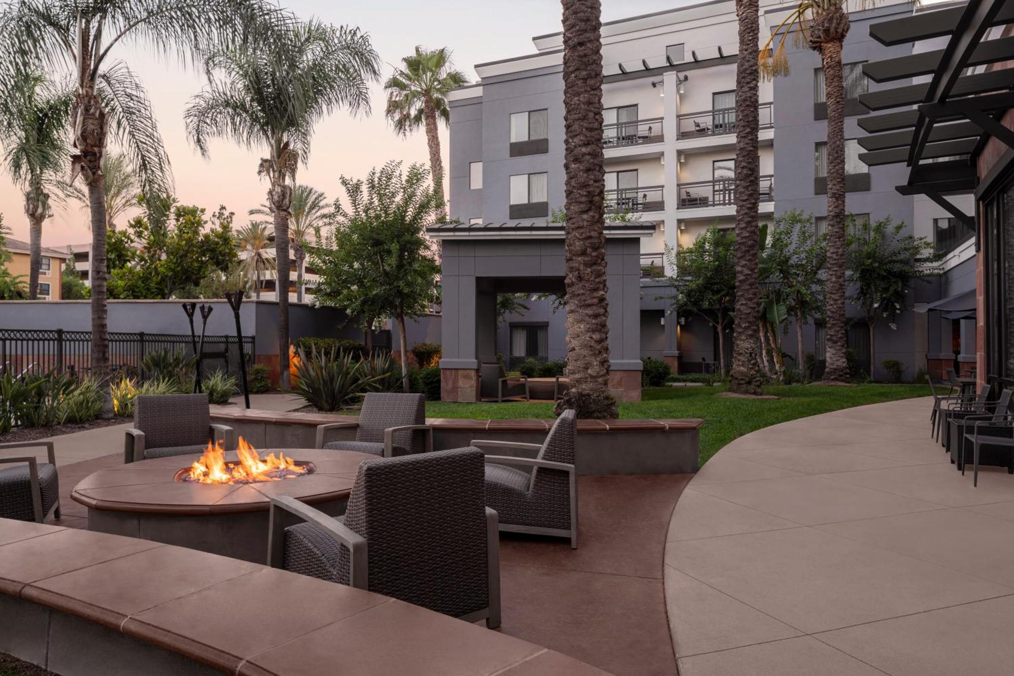 Courtyard Los Angeles Burbank Airport Buitenkant foto